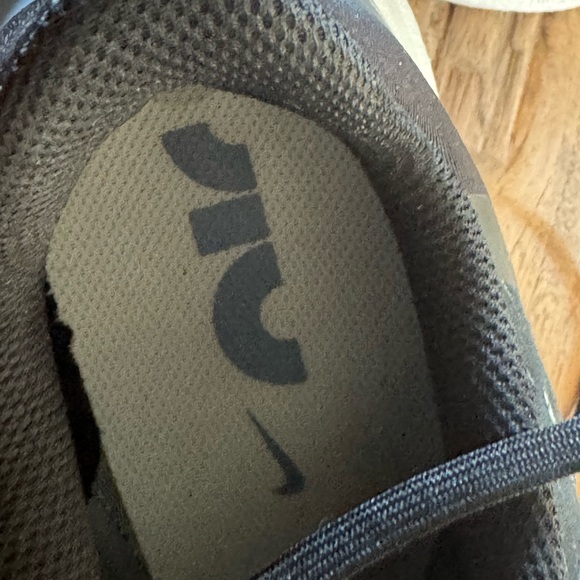 Like New Nike Air Windflo 09 Running Shoe - Picture 8 of 10